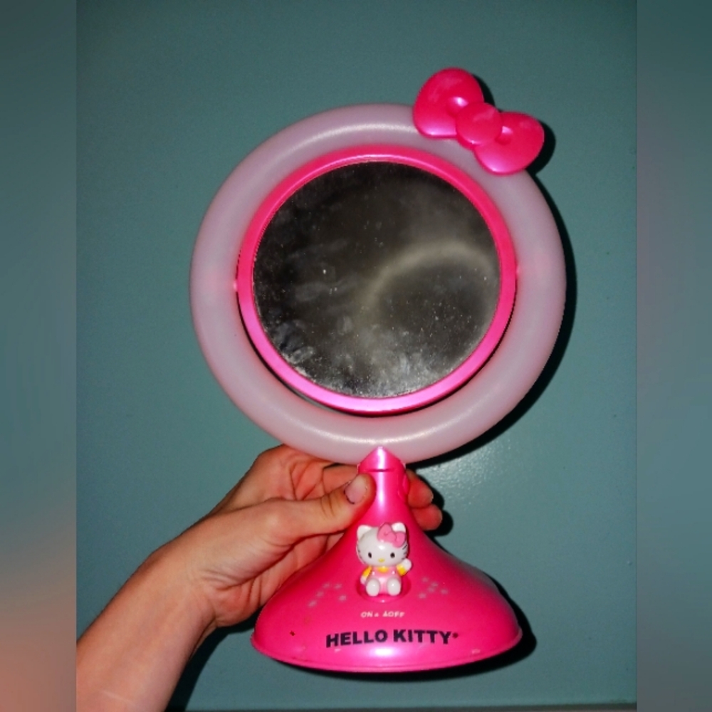 Light-up Hello Kitty Mirror